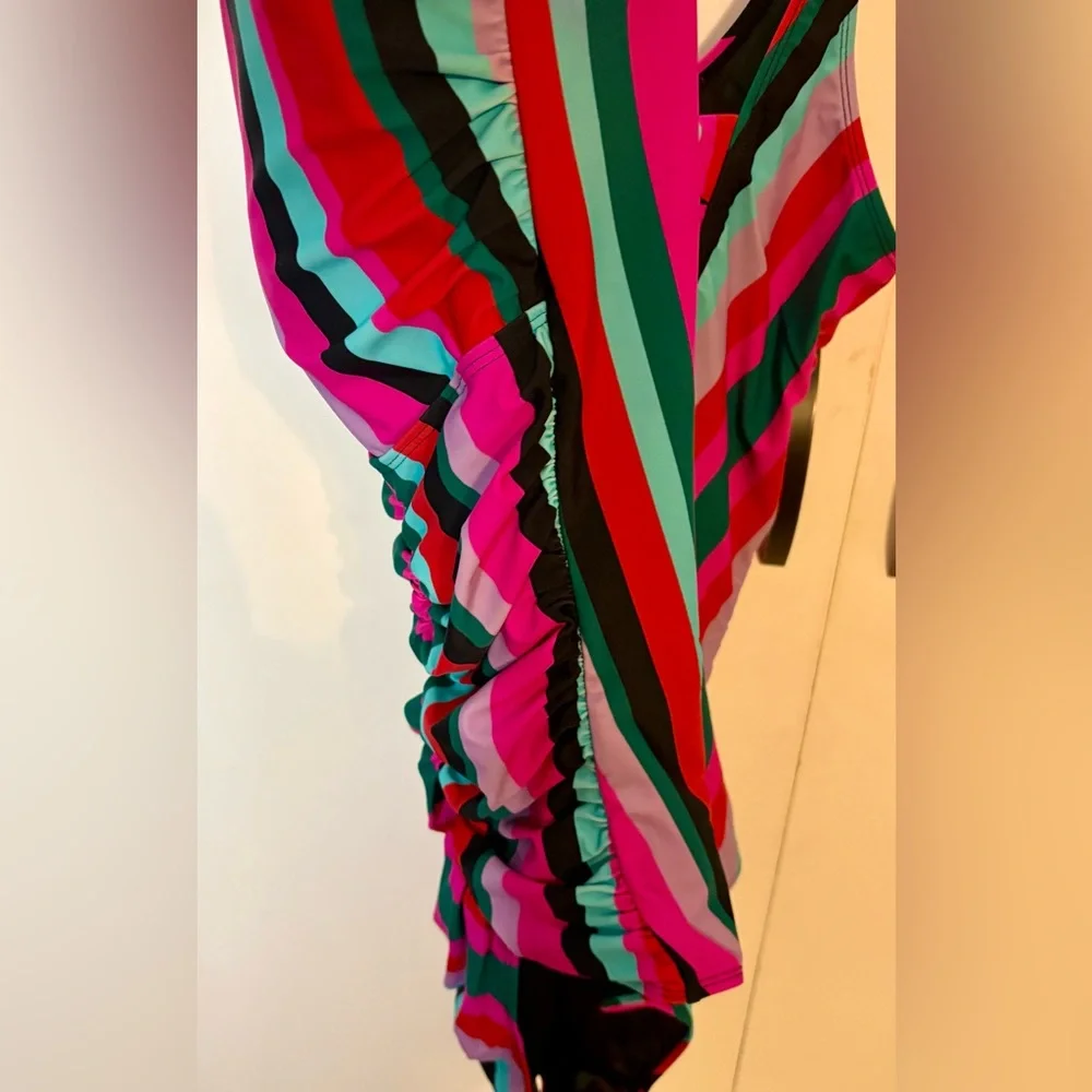TORRID Wireless Twist Back Ruched One Piece Swimsuit Size 3 (3xl 22-24) - Picture 6 of 9